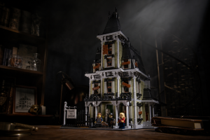 LEGO Icons Haunted House 10273
